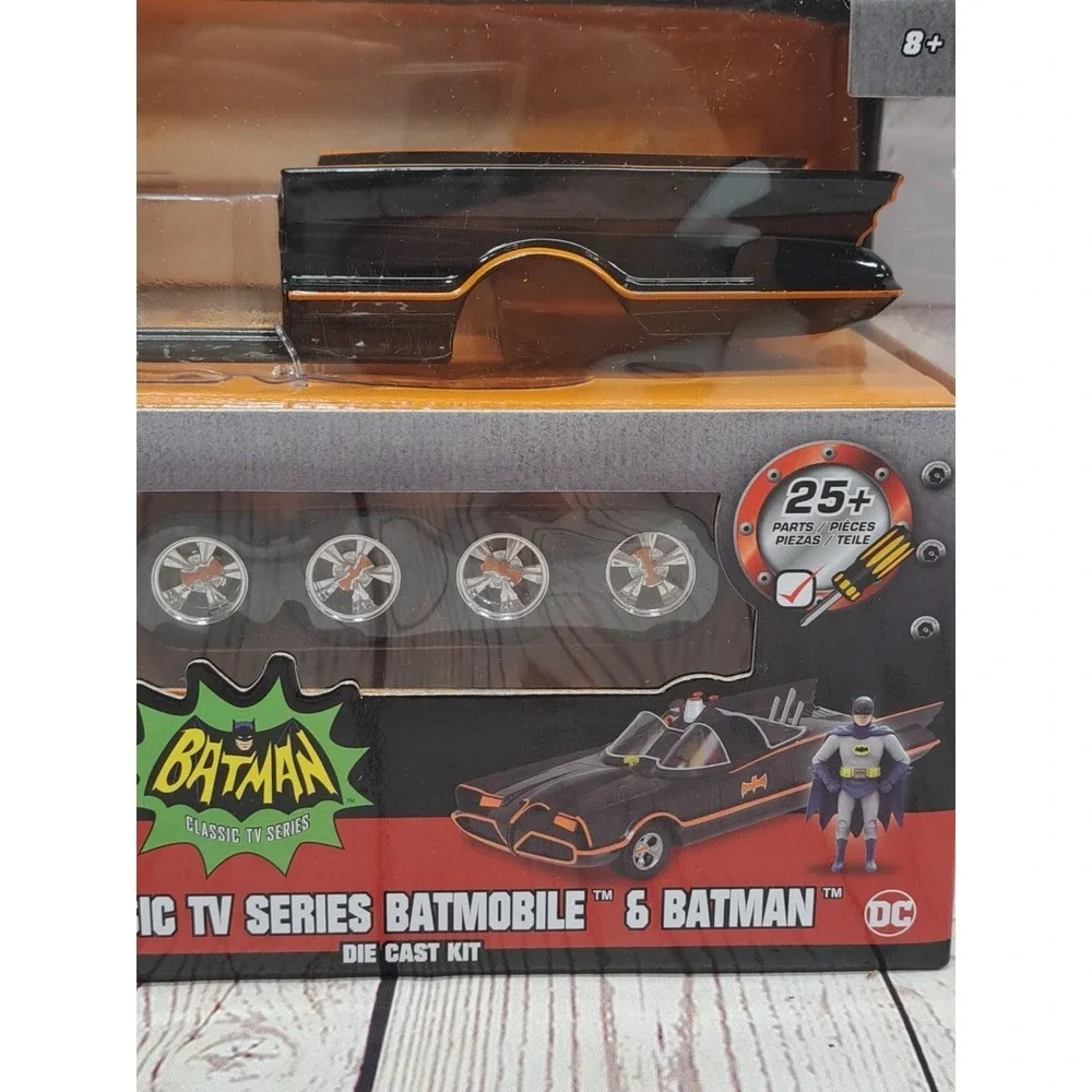 NEW Jada Toys 30873 Batman 1966 TV Series BATMOBILE 1:24 Scale Vehicle w/Figure